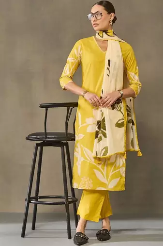 women floral printed regular cotton kurta with trousers & with dupatta