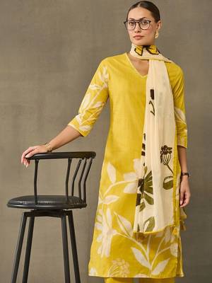 women floral printed regular cotton kurta with trousers & with dupatta 6