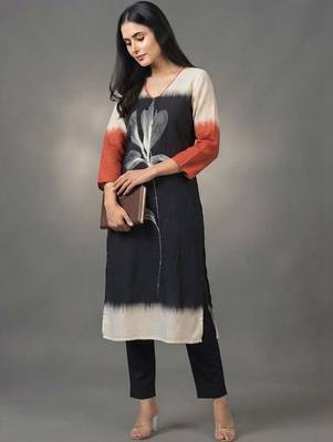 women printed regular kurta with trousers 4