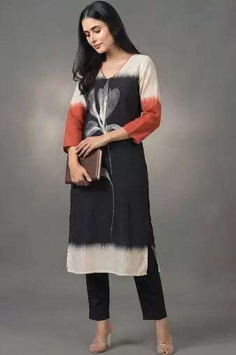 women printed regular kurta with trousers