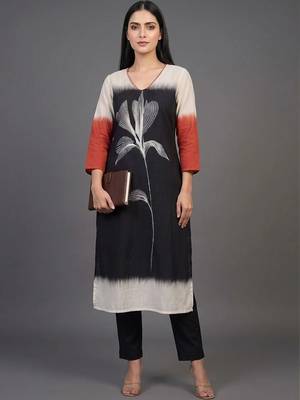 women printed regular kurta with trousers 5