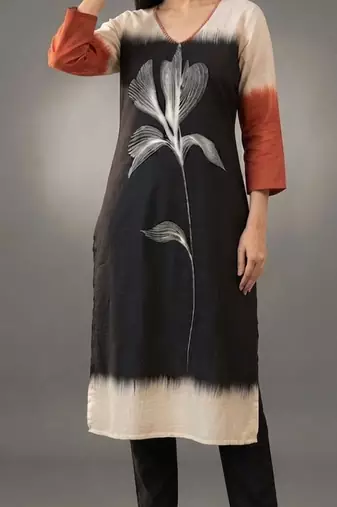 women printed regular kurta with trousers