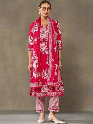 women floral printed regular cotton kurta with trousers & with dupatta 1