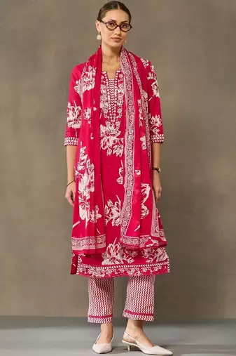 women floral printed regular cotton kurta with trousers & with dupatta