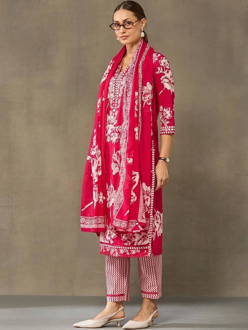 women floral printed regular cotton kurta with trousers & with dupatta