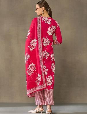 women floral printed regular cotton kurta with trousers & with dupatta 3