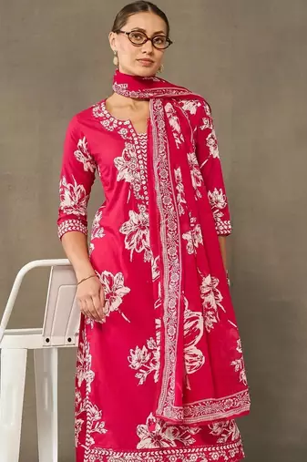 women floral printed regular cotton kurta with trousers & with dupatta