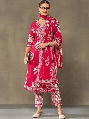 women floral printed regular cotton kurta with trousers & with dupatta 5