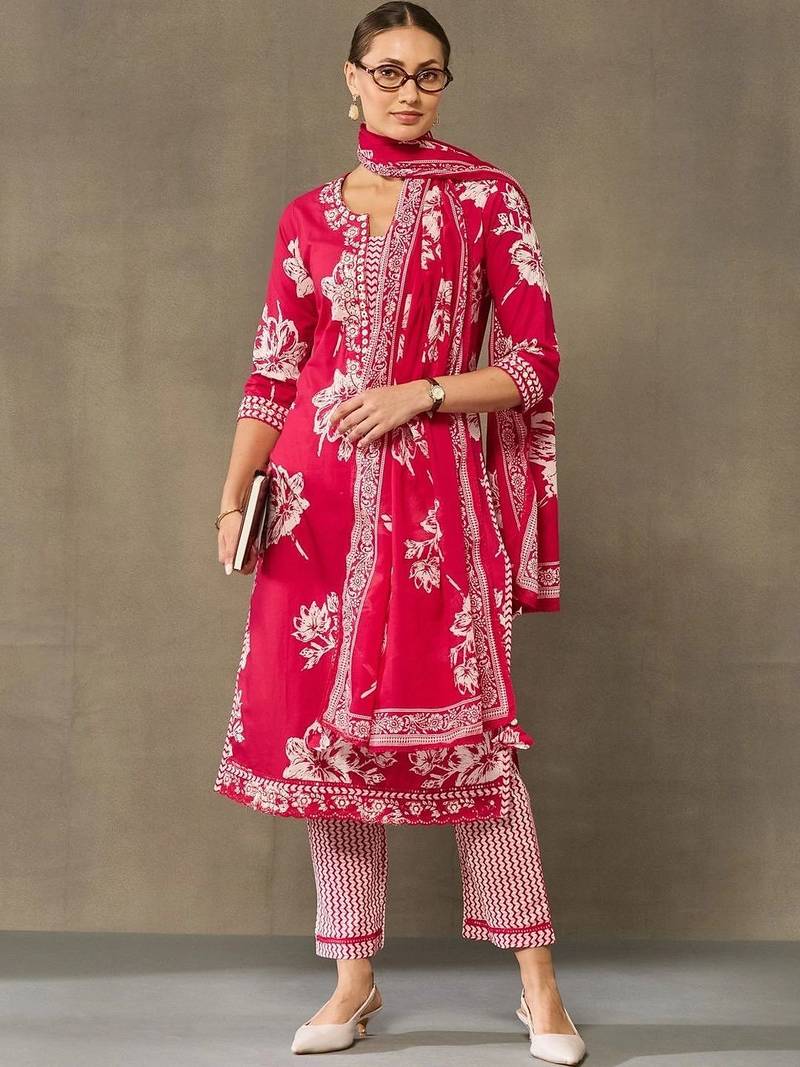 women floral printed regular cotton kurta with trousers & with dupatta