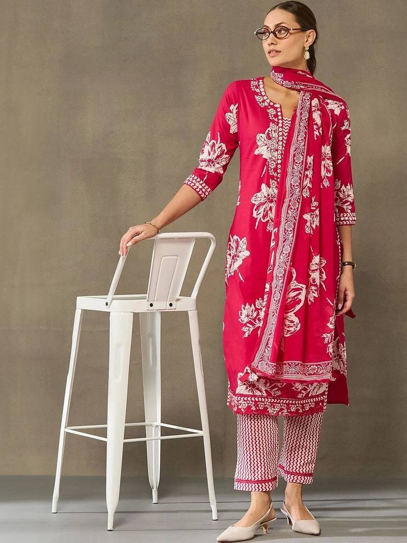 women floral printed regular cotton kurta with trousers & with dupatta