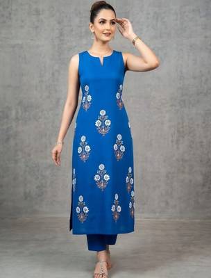 women floral printed regular kurta with trousers 1