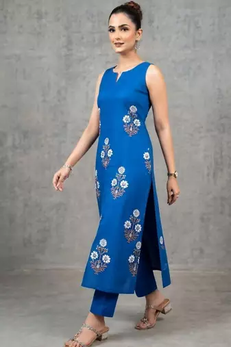 women floral printed regular kurta with trousers