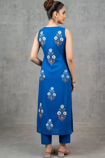 women floral printed regular kurta with trousers
