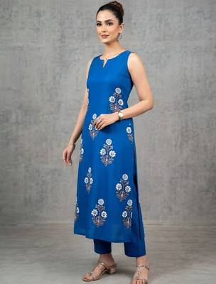 women floral printed regular kurta with trousers 4