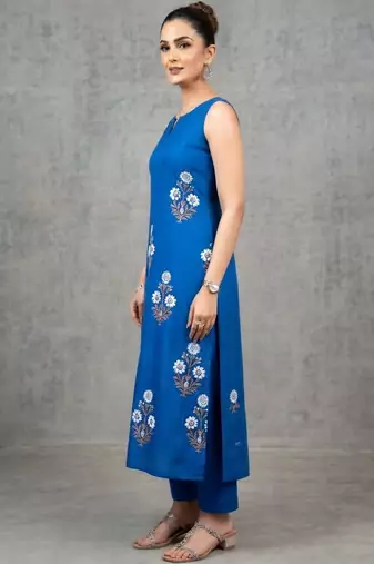 women floral printed regular kurta with trousers