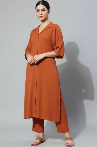 women regular silk crepe kurta with trousers