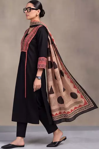 women printed regular cotton kurta with trousers & with dupatta