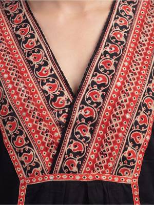 women printed regular cotton kurta with trousers & with dupatta 4