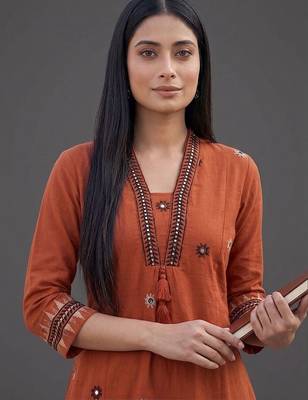 women ethnic motifs embroidered regular mirror work kurta with trousers 2