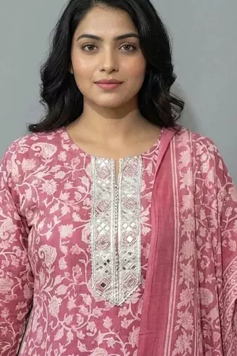 women floral printed regular thread work kurta with trousers & with dupatta