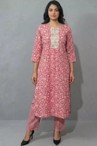 women floral printed regular thread work kurta with trousers & with dupatta