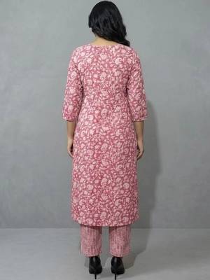 women floral printed regular thread work kurta with trousers & with dupatta 4