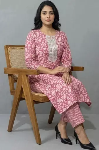 women floral printed regular thread work kurta with trousers & with dupatta