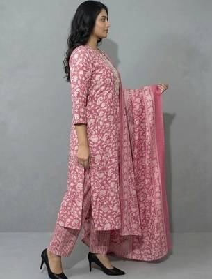 women floral printed regular thread work kurta with trousers & with dupatta 6