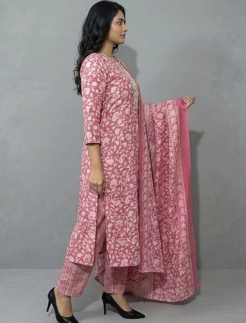 women floral printed regular thread work kurta with trousers & with dupatta