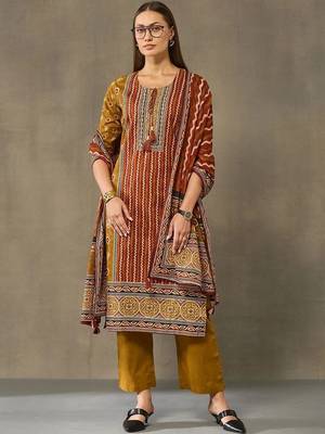 women ethnic motifs printed regular cotton kurta with trousers & with dupatta 1