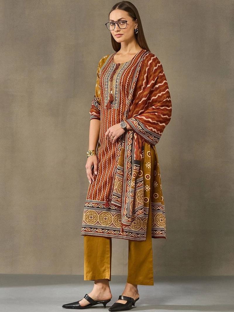 women ethnic motifs printed regular cotton kurta with trousers & with dupatta