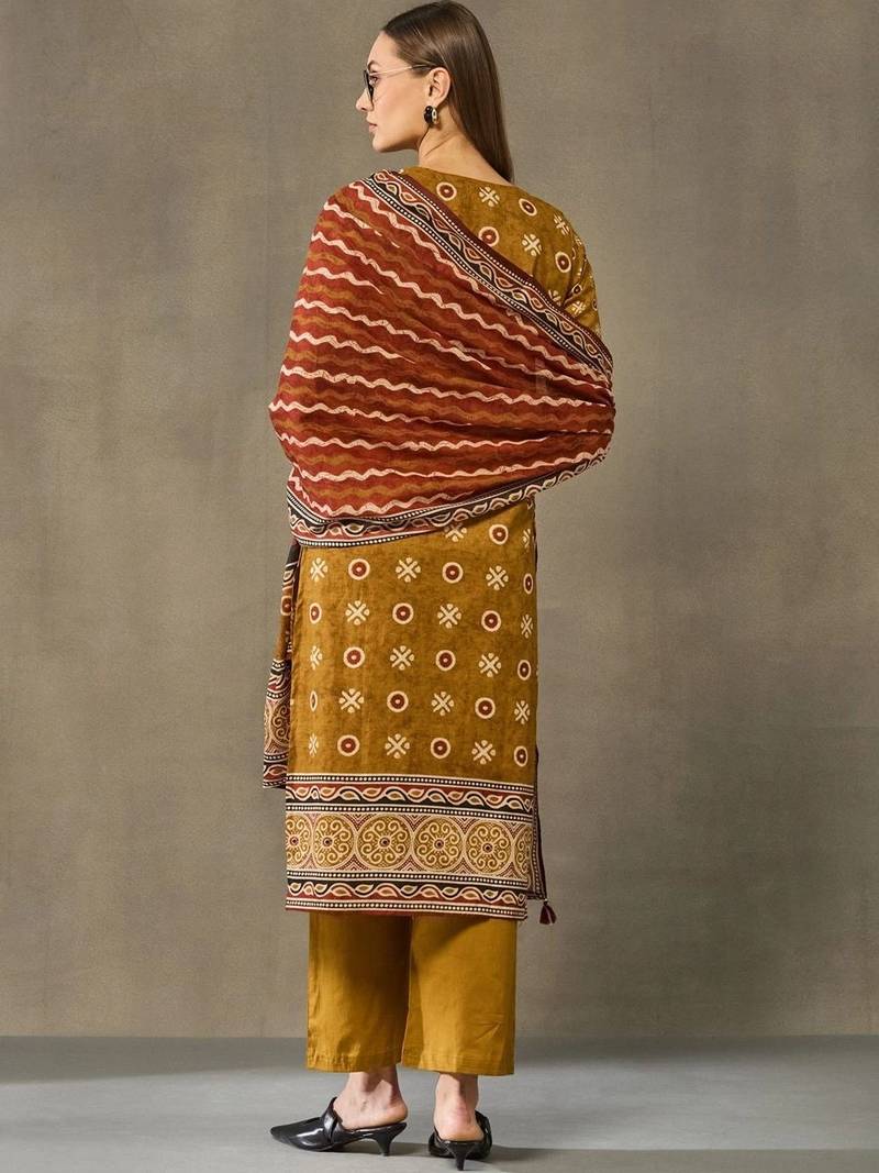 women ethnic motifs printed regular cotton kurta with trousers & with dupatta