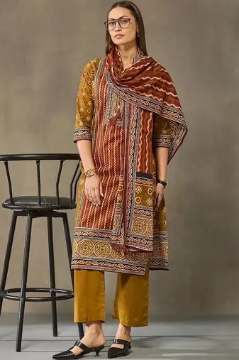 women ethnic motifs printed regular cotton kurta with trousers & with dupatta