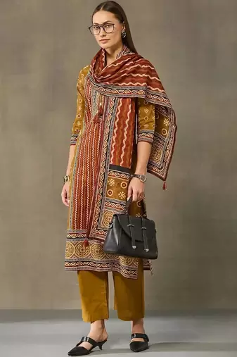 women ethnic motifs printed regular cotton kurta with trousers & with dupatta