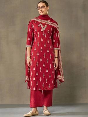 women ethnic motifs printed regular cotton kurta with trousers & with dupatta 1