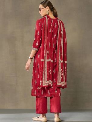 women ethnic motifs printed regular cotton kurta with trousers & with dupatta 3