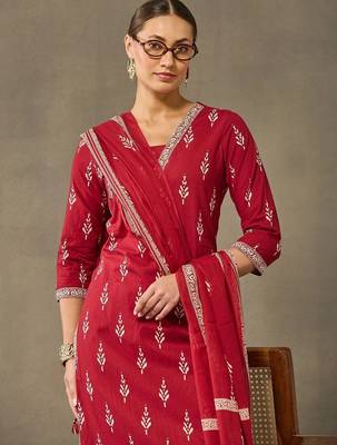 women ethnic motifs printed regular cotton kurta with trousers & with dupatta 4