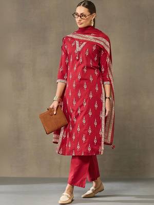 women ethnic motifs printed regular cotton kurta with trousers & with dupatta 5