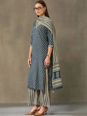 women printed regular cotton kurta with palazzos & with dupatta 2