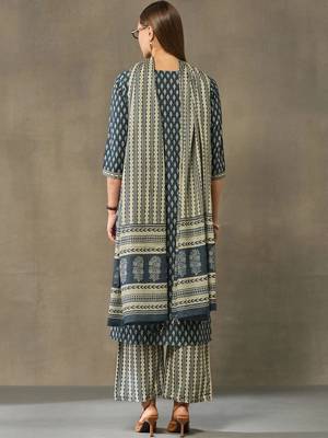 women printed regular cotton kurta with palazzos & with dupatta 3