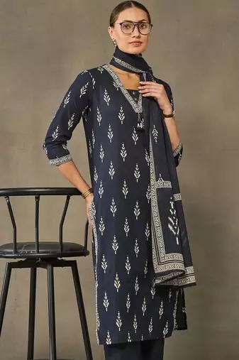 women ethnic motifs printed regular cotton kurta with trousers & with dupatta
