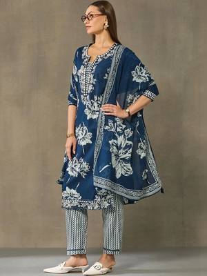 women floral printed regular thread work cotton kurta with trousers & with dupatta 2