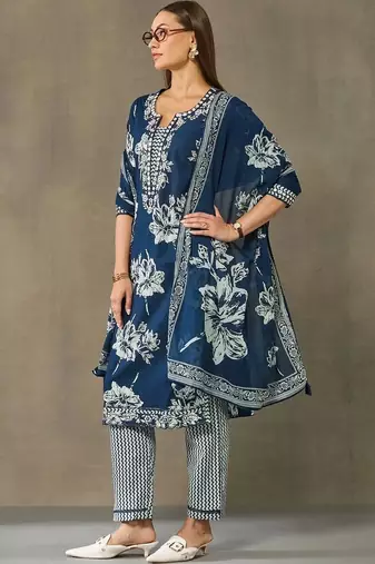 women floral printed regular thread work cotton kurta with trousers & with dupatta