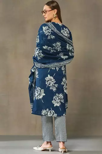 women floral printed regular thread work cotton kurta with trousers & with dupatta
