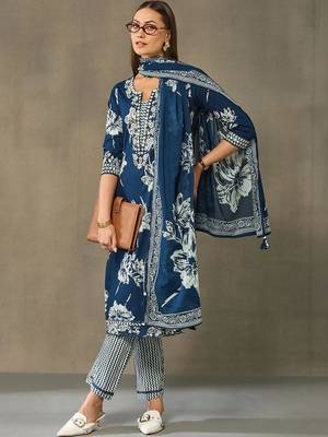 women floral printed regular thread work cotton kurta with trousers & with dupatta 5