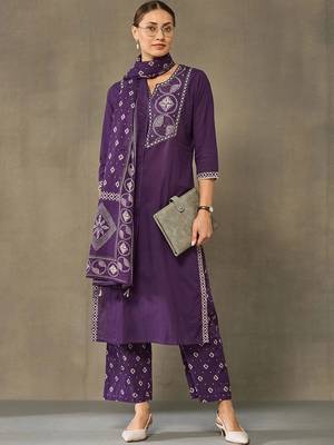 women embroidered regular thread work cotton kurta with palazzos & with dupatta 4