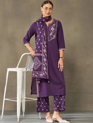 women embroidered regular thread work cotton kurta with palazzos & with dupatta 5