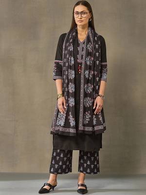 women ethnic motifs regular cotton kurta with palazzos & with dupatta 1