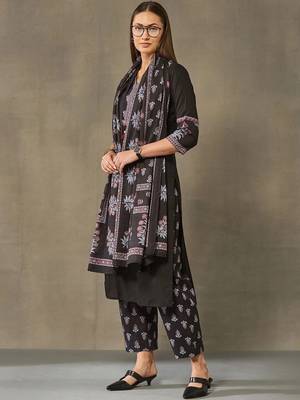 women ethnic motifs regular cotton kurta with palazzos & with dupatta 2