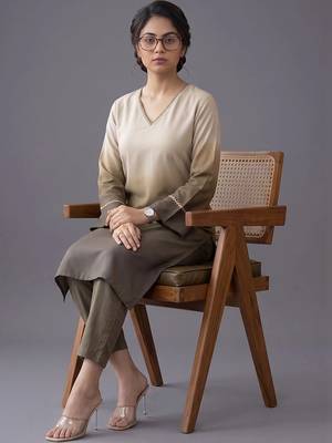 women ombre regular thread work kurta with trousers 3